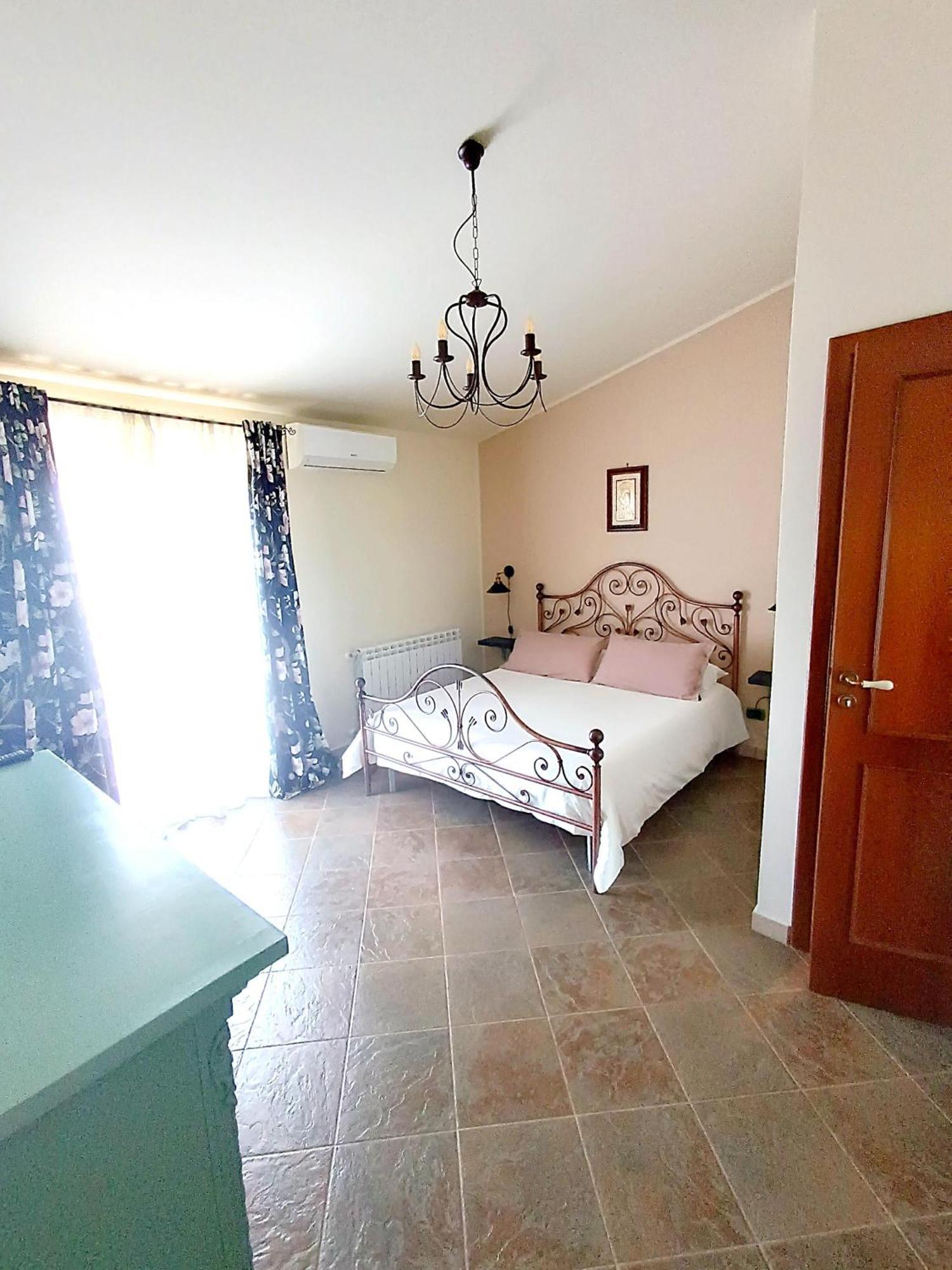לינה וארוחת בוקר ג'ויוזה מריאה La Casa Di Matilde מראה חיצוני תמונה